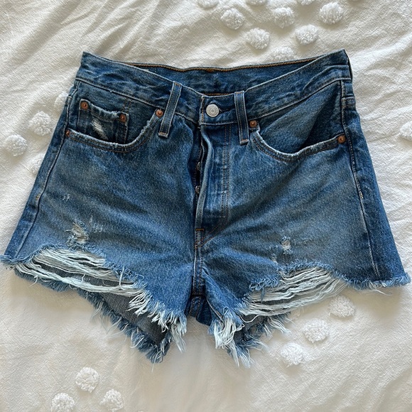 Levi’s Shorts - Picture 1 of 2